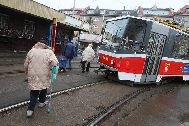 Tramvajová trať v Podbabě.