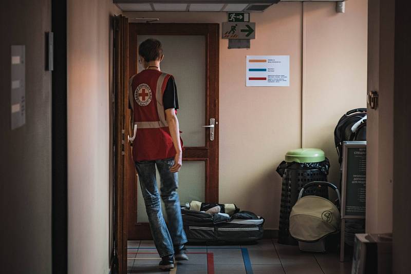 Přesunuté Krajské asistenční centrum pomoci Ukrajině zahájilo provoz ve Vysočanech.