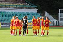 Fotbalisté Dukly vyhráli derby na Žižkově 5:1 a na vedoucí duo Jihlava - Vyškov ztrácejí po pátém kole jediný bod.