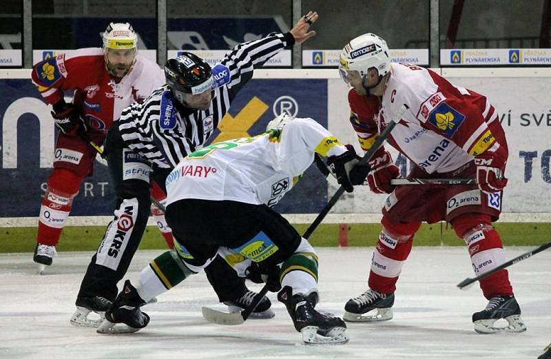 Druhé kolo playout v hokejové extralize:  HC Slavia Praha - HC Energie Karlovy Vary 2:4 (2:1, 0:1, 0:2).