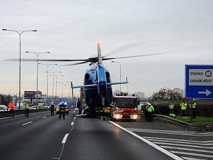 Dopravní nehoda tří kamionů na Jižní spojce v Praze.