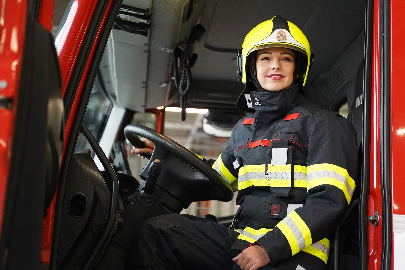Podívejte se: První žena ve výjezdové jednotce hasičů. Testy splnila bez  výjimek - Pražský deník