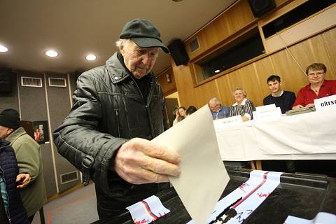 Druhé kolo prezidentských voleb v pátek 27. ledna 2023. Na snímku 101 letý Ladislav Vinduška