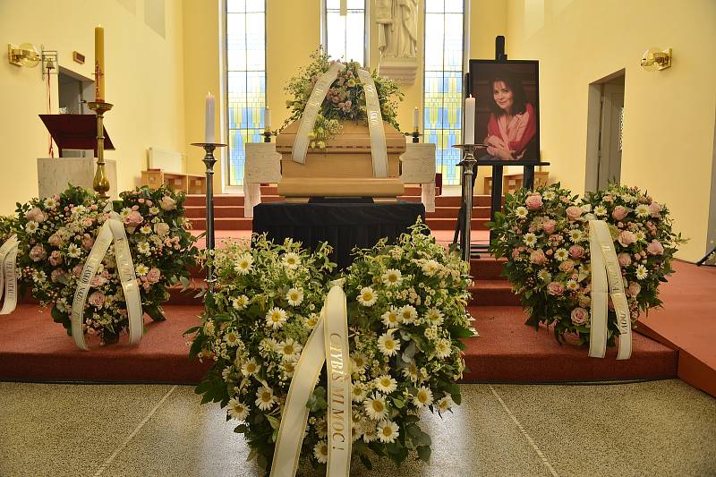 V kostele sv. Anežky na pražském Spořilově se 25. června 2021 lidé mohli naposledy rozloučit s herečkou Libuší Šafránkovou.