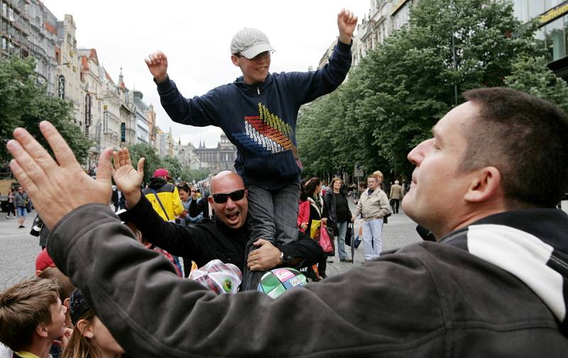 Šestnáctý ročník celonárodní sbírky Český den proti rakovině. Na snímku Vladimír Hron.