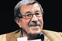 AUTOR A JEHO KNIHA. Günter Grass a jeho kontroverzní kniha Při loupání cibule, která právě vychází v češtině.