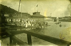Pohlednice: Občanská plovárna, kolem 1910.