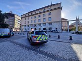 Policejní vozy před budovou Ministerstva zdravotnictví ČR na Palackého náměstí v Praze.