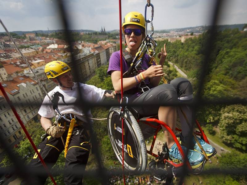 Součástí druhého ročníku festivalu Pojď dál, který se uskutečnil ve čtvrtek 1. května 2014 v Praze, bylo i slaňování z Nuselského mostu na invalidním vozíku.