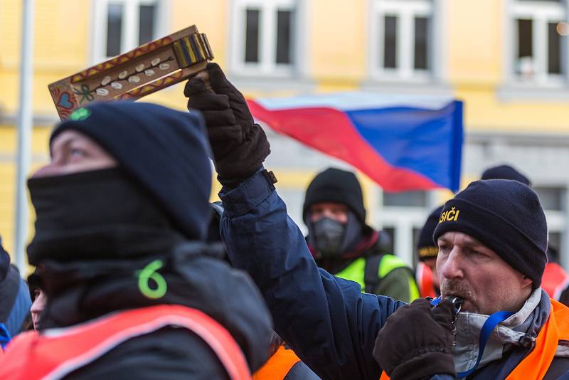 Z veřejné manifestace členů Integrovaného záchranného systému proti povinnému očkování.