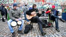 Připomínka Hippies festivalu se konala 14. února na pražské Kampě.