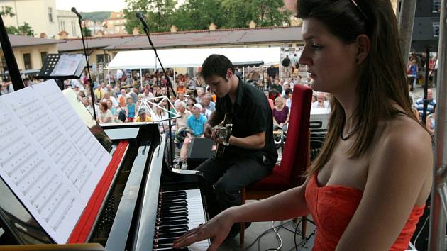 Benefiční koncert na opravu rodného domu Jana Kubiše,člena výsadku Antropoid. 