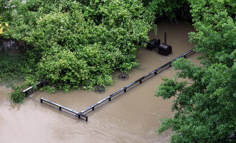 Povodně v Praze – Troji u Pražské zoo v pondělí 3. června. 