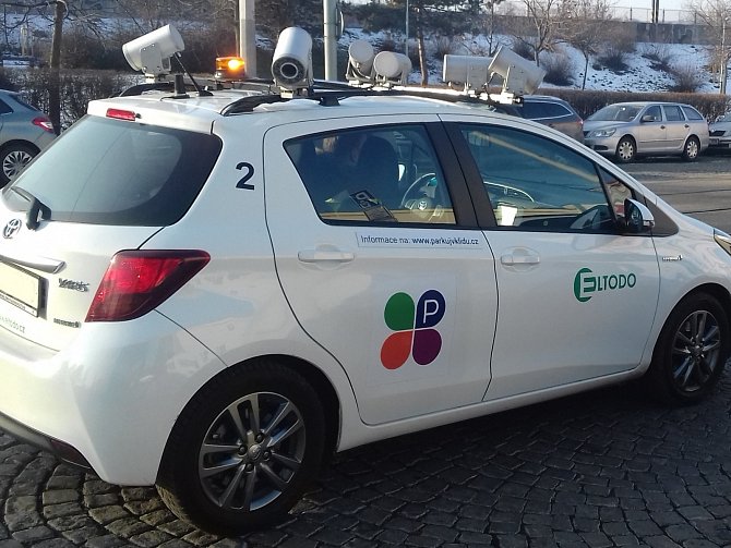 Speciální vůz firmy Eltodo monitoruje parkování v ulicích Prahy.