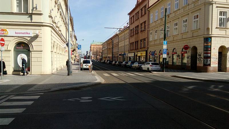 Prázdné ulice v Karlíně.