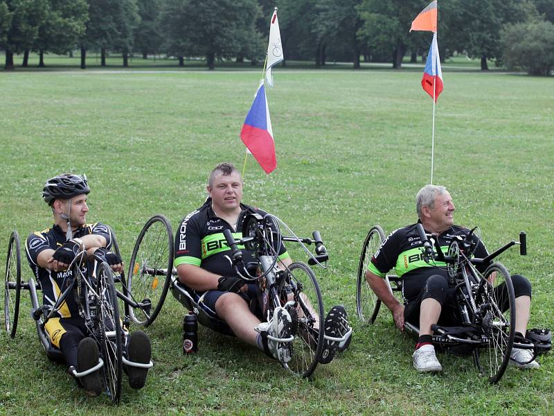 Ve středu ráno odstartoval ze Staroměstského náměstí Opel Handy Cyklo Maraton 2014.