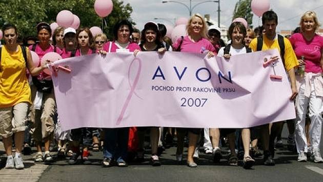 V sobotu v Praze opět vyrazí účastníci Avon pochodu proti rakovině prsu.