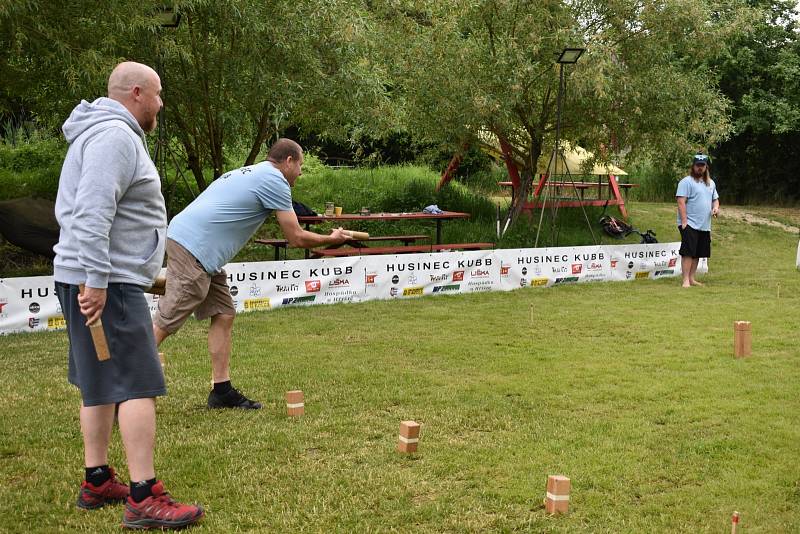 Parta Husinec Kubb se zapsala do České knihy rekordů, sportovní disciplínu "kubb" hrála nonstop 24 hodin.