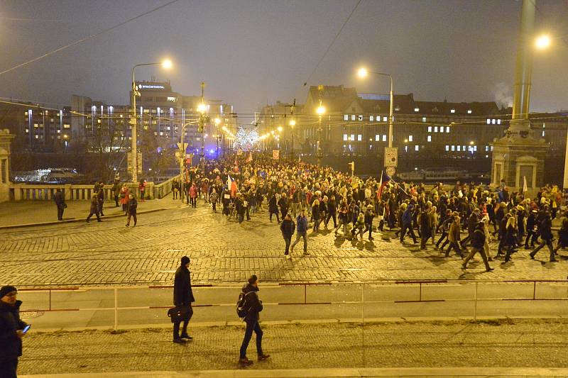 Demonstrace proti premiéru Andreji Babišovi 17. prosince 2019.