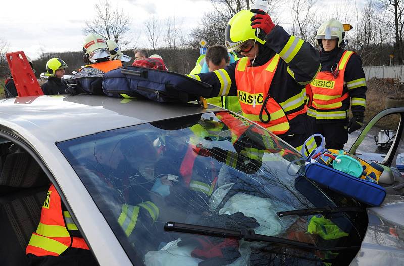 Hasiči pomáhali u dopravní nehody v Libušské ulici.