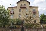 Vila v ulici U Mrázovky č. 1187 se prodala za 45 980 000.- Kč.