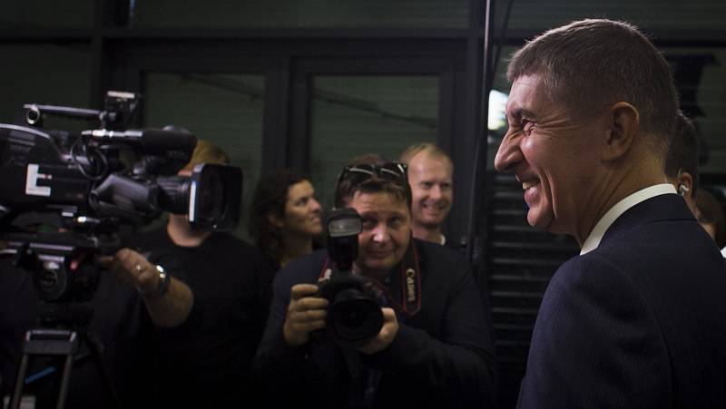 Andrej Babiš po příchodu do volebního sídla ANO, 11. října v Praze.