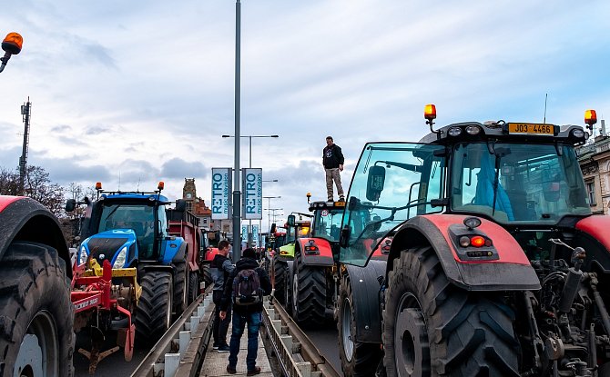 Demonstrace zemědělců před ministerstvem zemědělství a blokáda pražské magistrály
