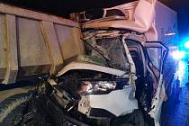 K vážné dopravní nehodě došlo v úterý 8. prosince 2020 večer na Pražském okruhu v úrovni Lochkova ve směru na letiště.