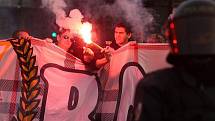 Centrem Prahy prošli 11. dubna fanoušci fotbalové Slavie Praha a mířili na stadion na pražské Letné, kde proběhl zápas se Spartou Praha.