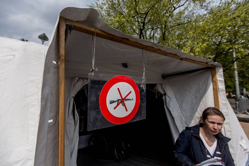 Výstava Polní nemocnice začala na náměstí Míru 3. května