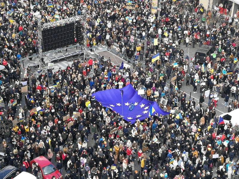 Demonstrace za Ukrajinu na pražském Václavském náměstí v neděli 27. února 2022.