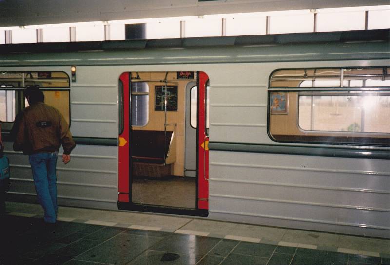 Takto se cestovalo v roce 1994 v metru v Praze na lince B.