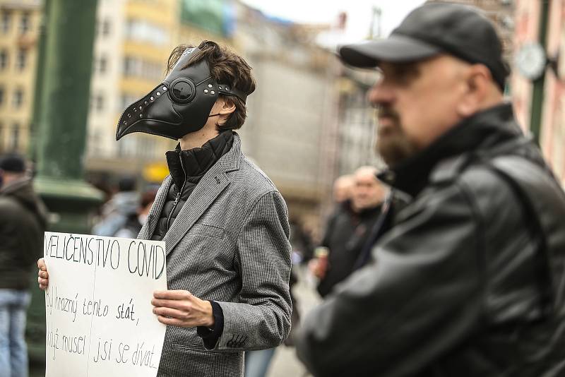 Demonstrace proti vládním opatřením na boj proti epidemii se na náměstí Republiky konala ve středu 28. října 2020.