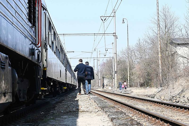 Slavnostní ukončení vlakové dopravy ve Střezimíři.