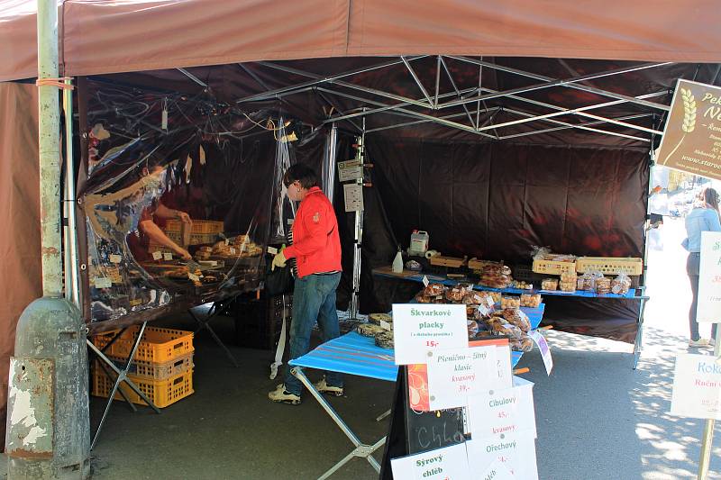 Farmářské trhy na náměstí Jiřího z Poděbrad se ve středu 22. dubna znovu otevřely.