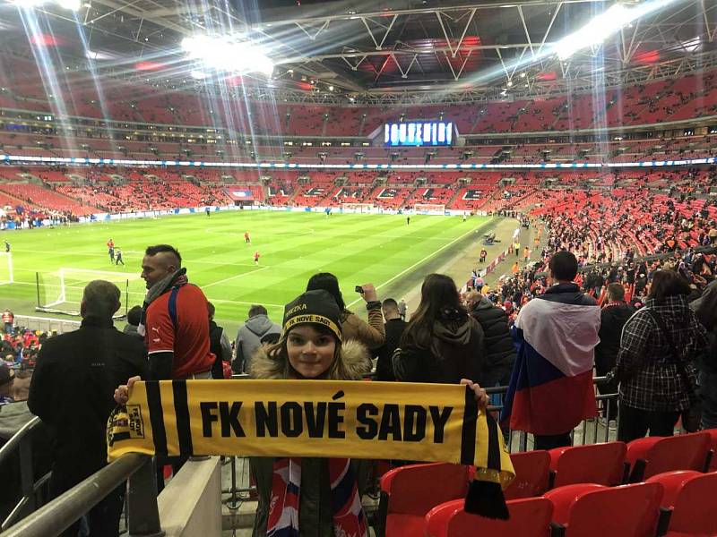 Josef Ondroušek s dcerou z Prahy ve Wembley.