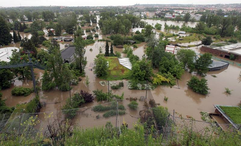 Povodně v Praze – Troji u Pražské zoo v pondělí 3. června. 