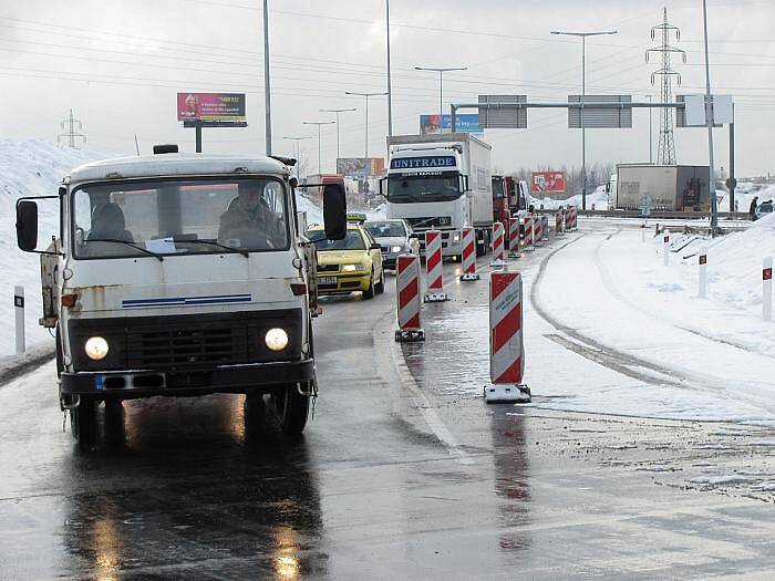 Stavba okružní křižovatky v Letňanech začala v pondělí 24. ledna. 