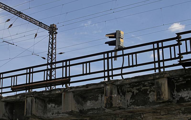 Za účasti premiéra Bohuslava Sobotky se na Masarykově nádraží uskutečnilo slavnostní zahájení rekonstrukce více něž 160 let starého Negrelliho viaduktu.