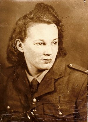 Jarmila Kaplanová v armádě.