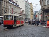 Na křižovatce ulic Lazarská a Spálená vykolejila tramvaj.