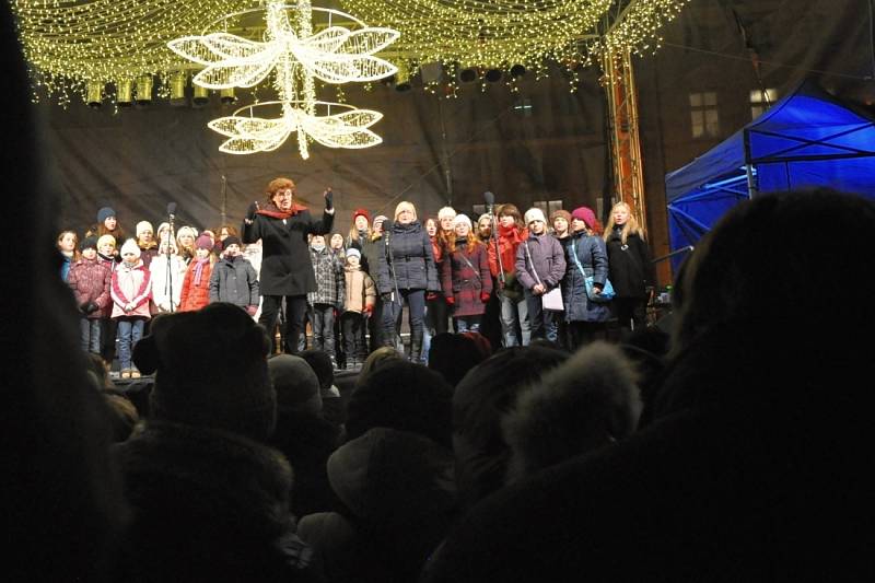 Česko zpívá koledy na Staroměstském náměstí