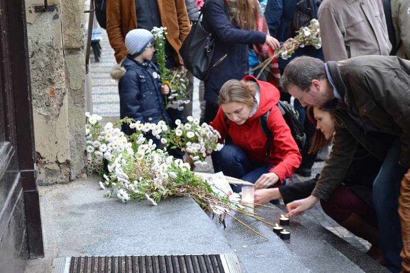 Oslavy 26. výročí Sametové revoluce 17. listopadu v Praze na Albertově.