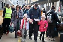 Do Prahy dorazili další uprchlíci z Ukrajiny.