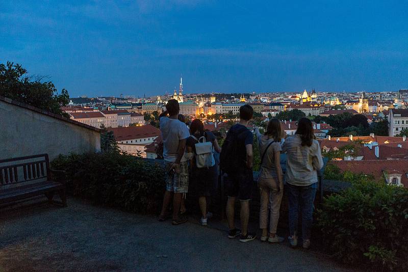 Tradiční Hradozámecká noc v Zahradách pod Pražským hradem