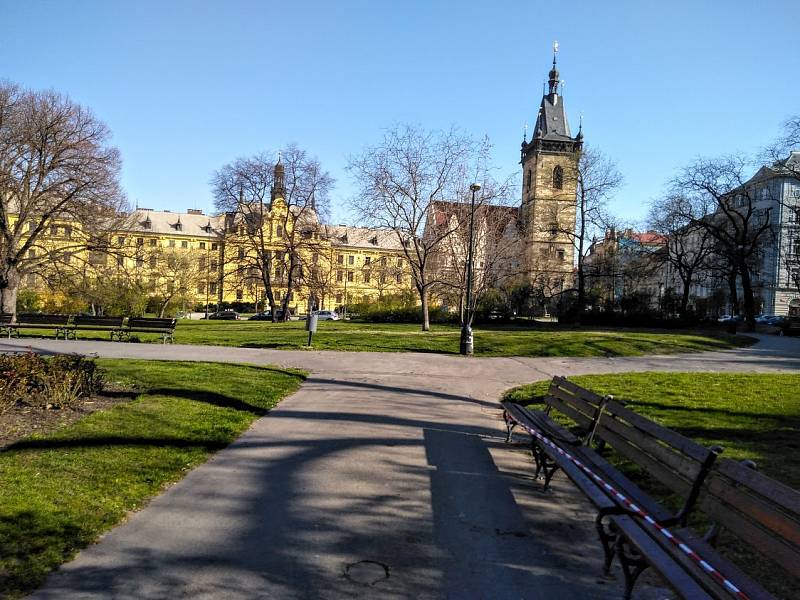 Park na Karlově náměstí.