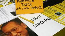 Na Filozofické fakultě UK se konal v neděli  kulatý stůl, připomínající roční výročí udělení Nobelovy ceny míru činskému disidentovi Liou Siao-poovi. 