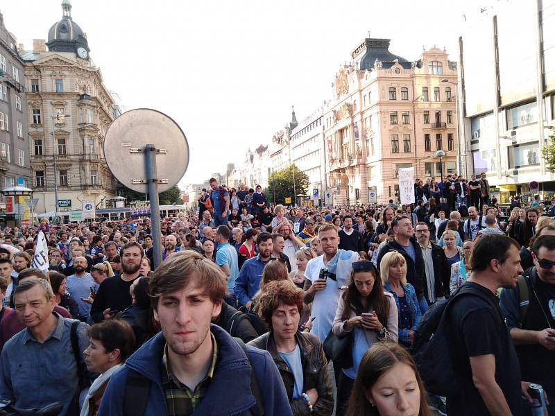 Demonstrace proti Marii Benešové a Andreji Babišovi 21. května 2019 na Václavském náměstí.