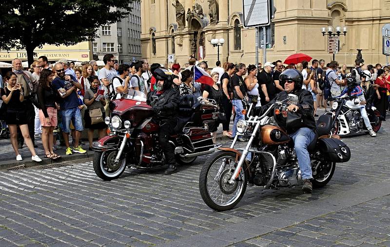 Spanilá jízda v rámci Prague Harley Days 2016.