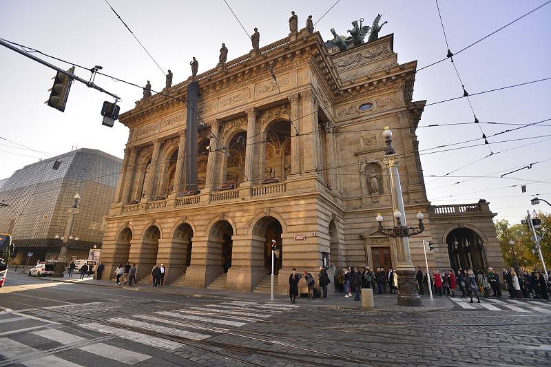 V Národním divadle se lidé 14. října 2019 loučili s Vlastou Chramostovou.